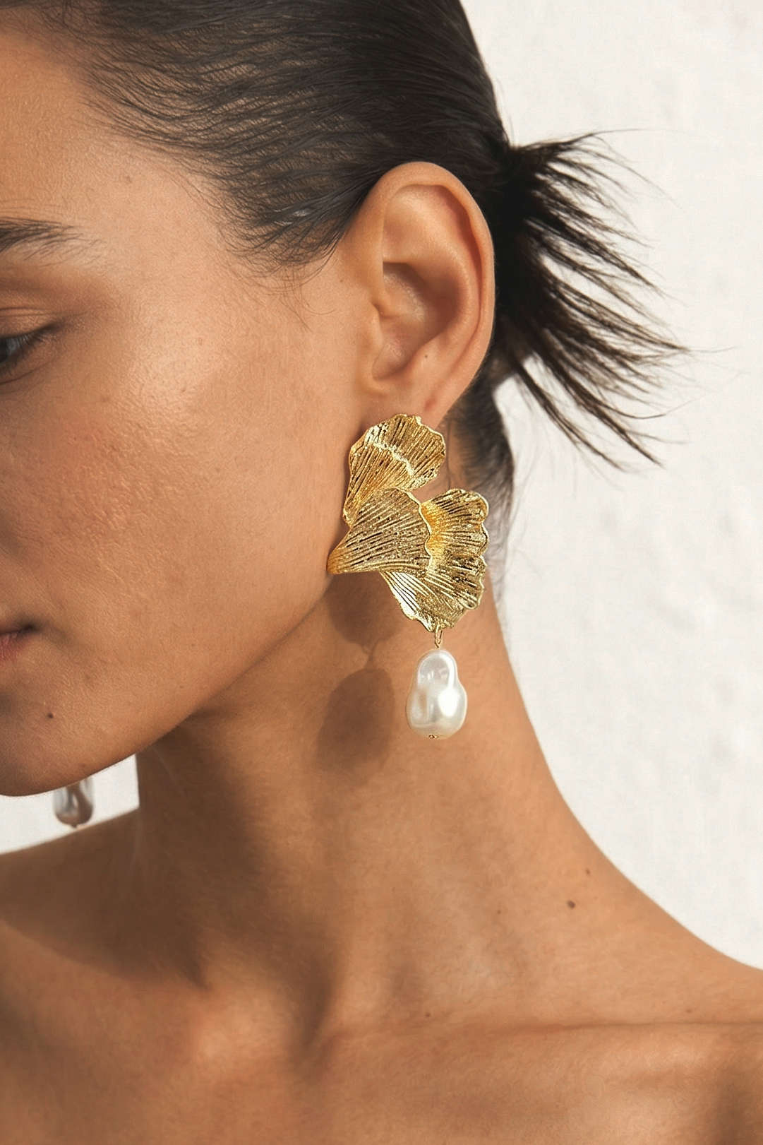 Alloy Pearl 3D Leaf Earrings