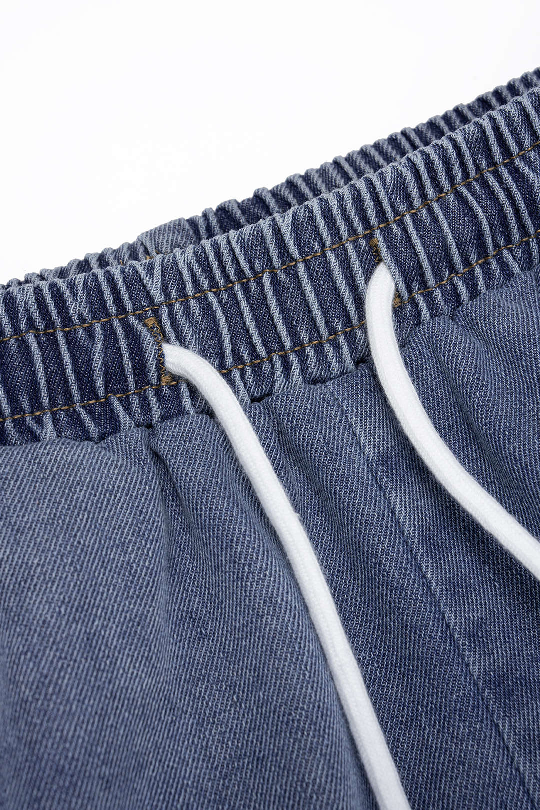 Denim-Patchwork-Stehkragen-Reißverschluss-Kurzarm-Oberteil und Jeans-Set mit geraffter Taille und Tunnelzug