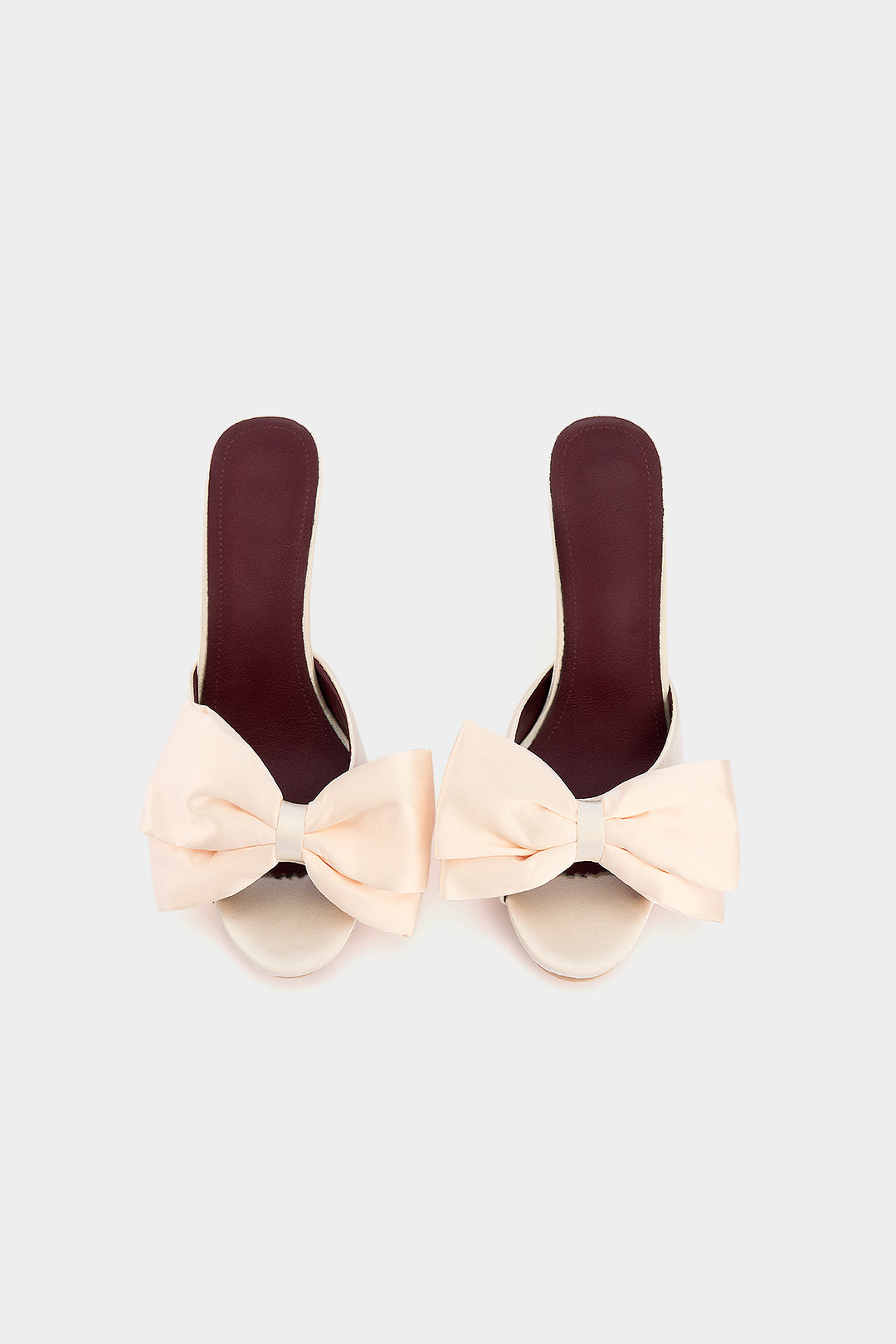 Absatzschuhe mit offener Spitze und Schleife