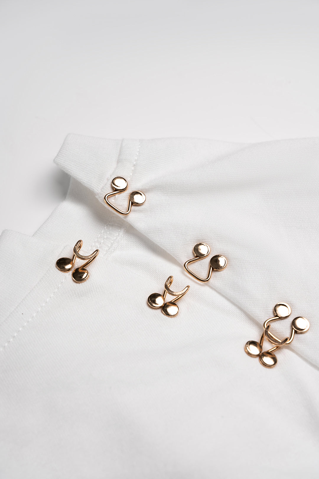 Metallic Buckle Round Neck Short Sleeve T-Shirt