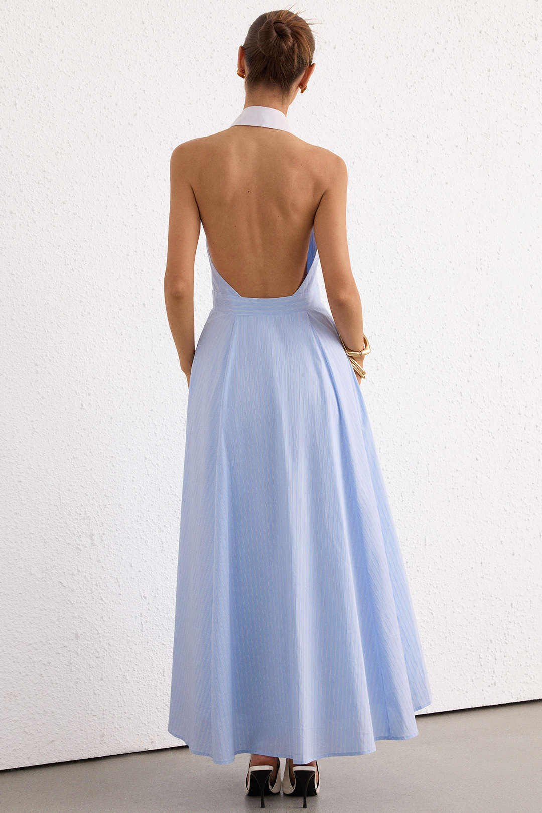 Gestreiftes ärmelloses Maxikleid mit Neckholder, Reverskragen und freiem Rücken