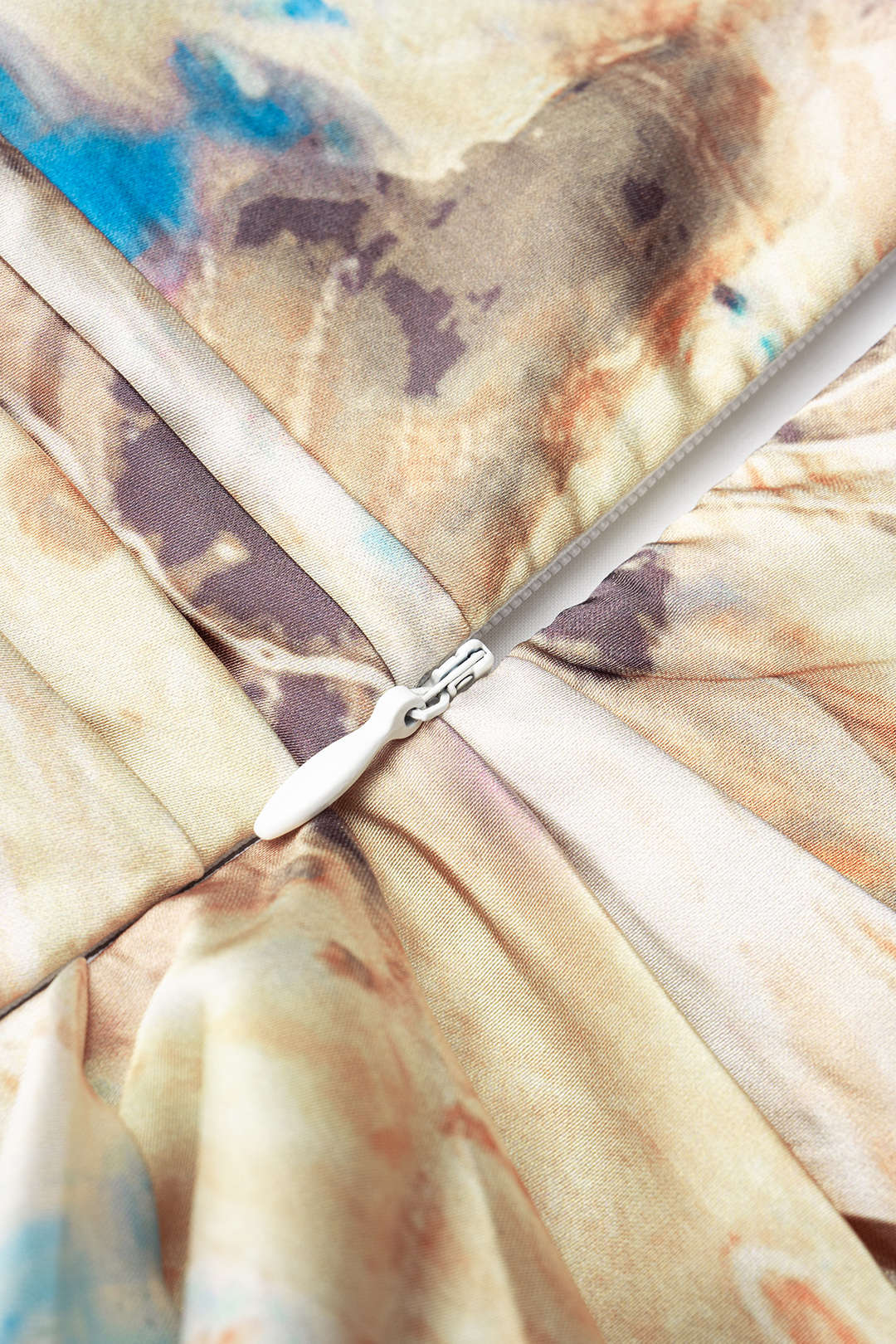 Midi-Kleid mit Marmor-Print aus Satin, Korsett und gerafftem Oberteil ohne Ärmel