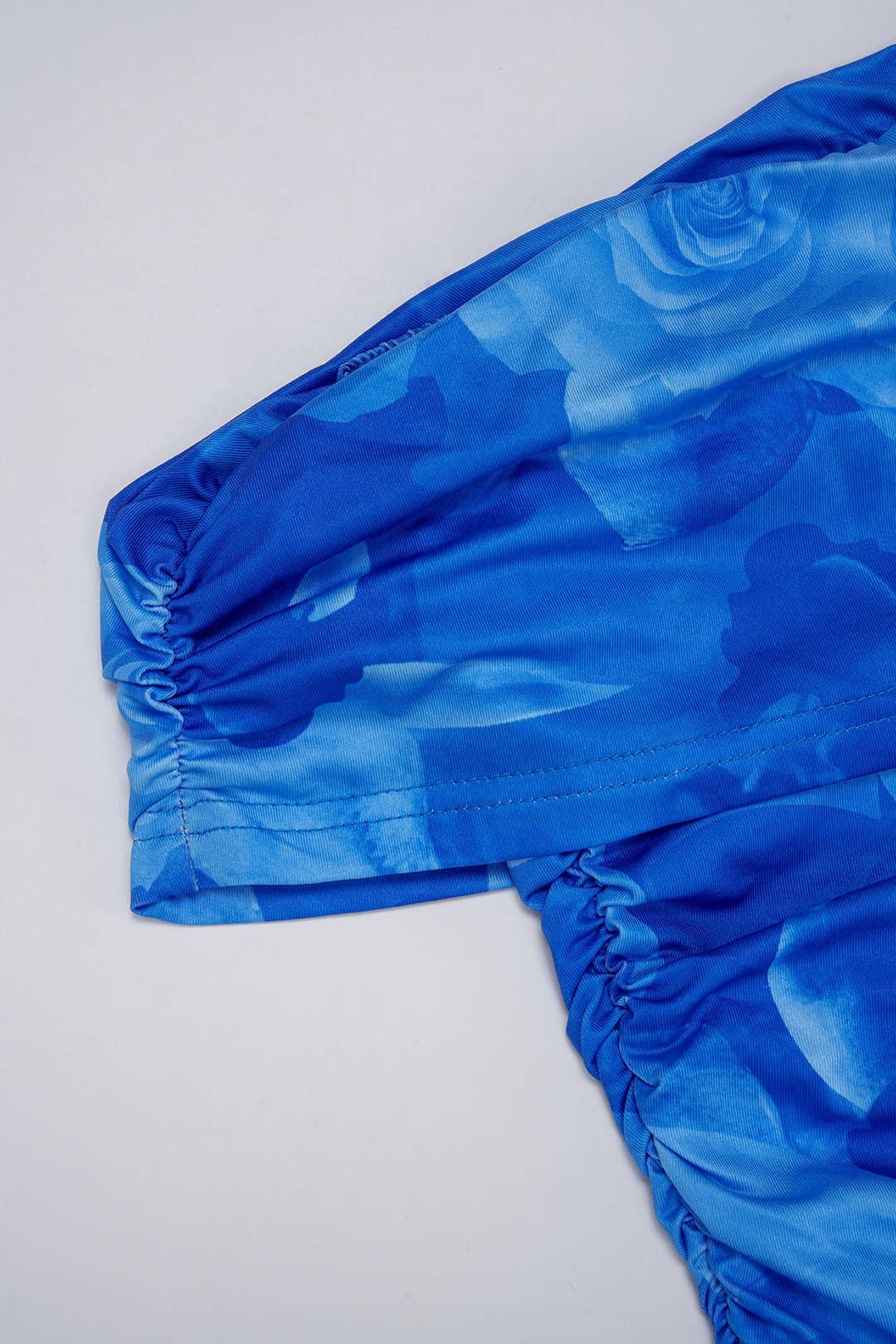 Mini-robe à imprimé floral, coupe courte, épaules dénudées et sans manches