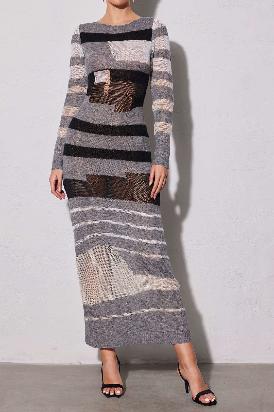Durchbrochen gestricktes Maxikleid mit Rundhalsausschnitt und langen Ärmeln