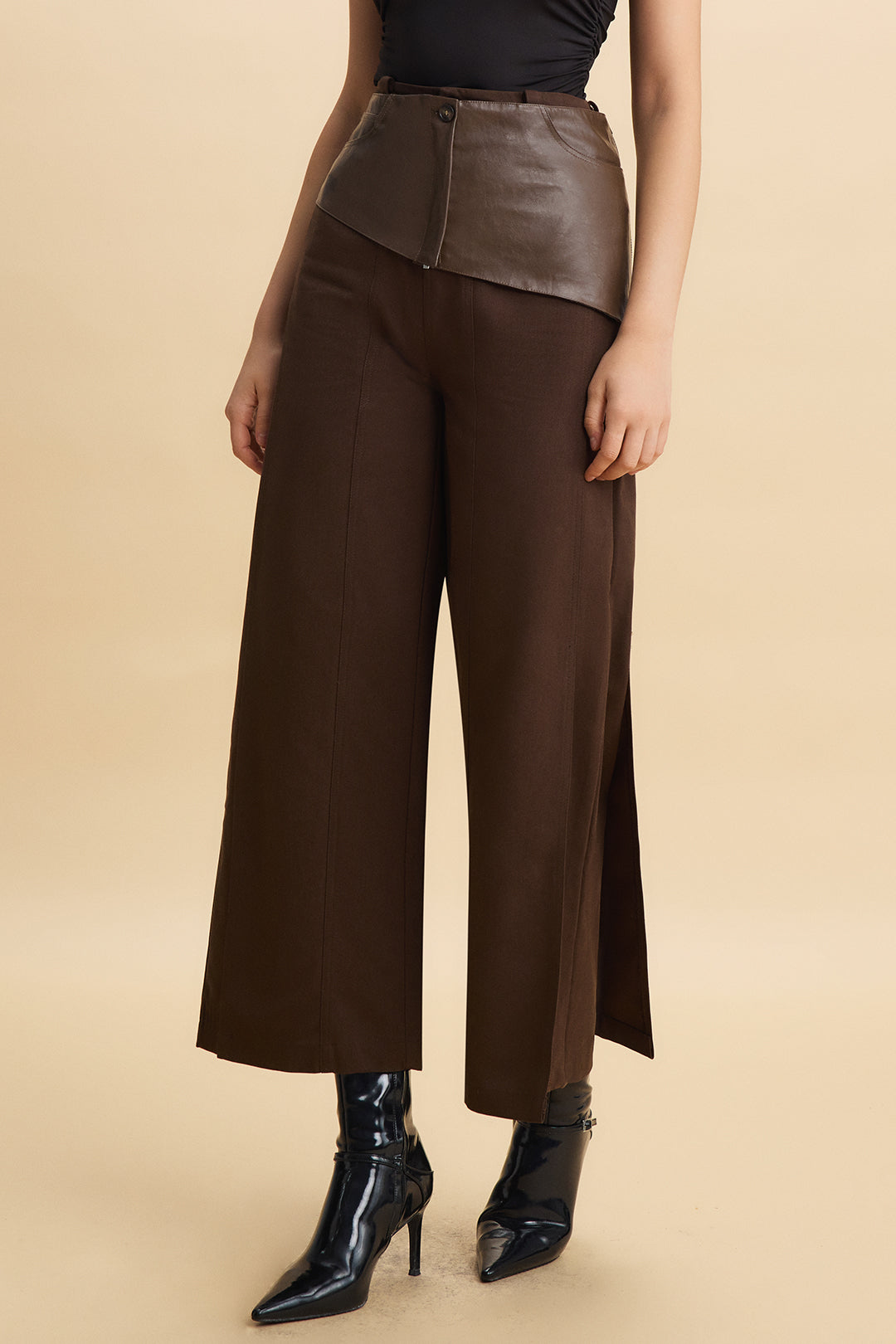 Hose mit Reißverschlusstaschen und Kunstleder-Patchwork