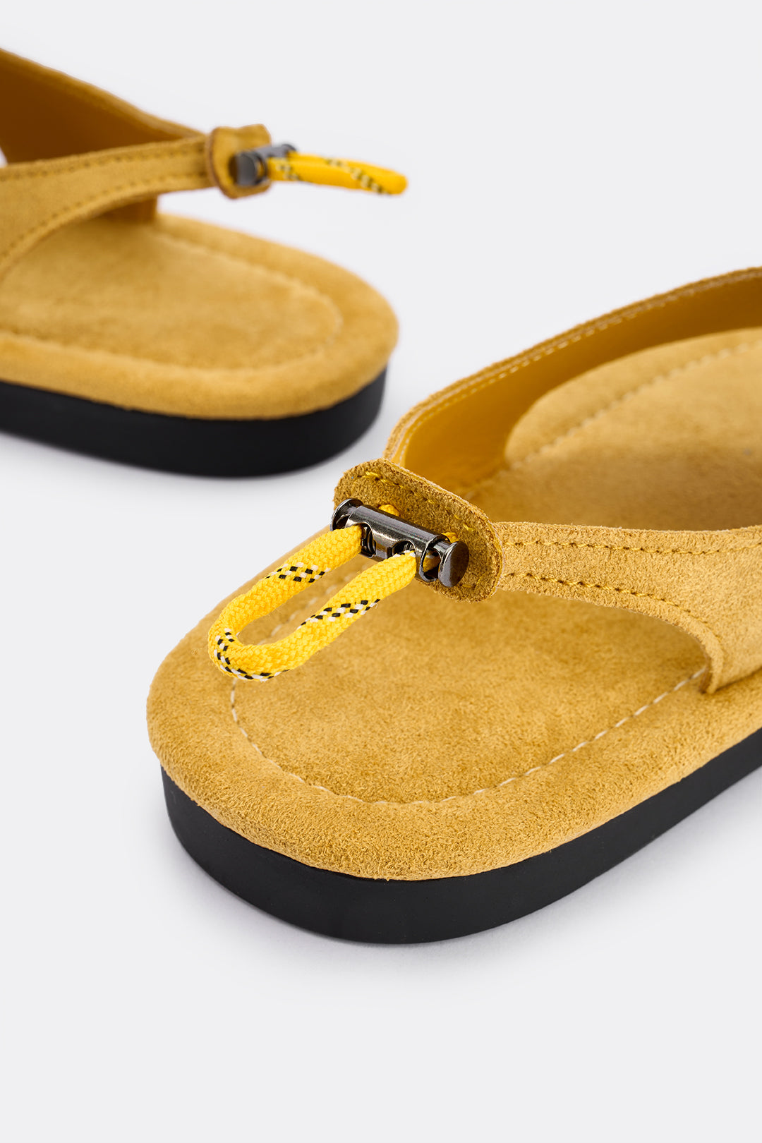Flache Zehentrenner-Sandalen