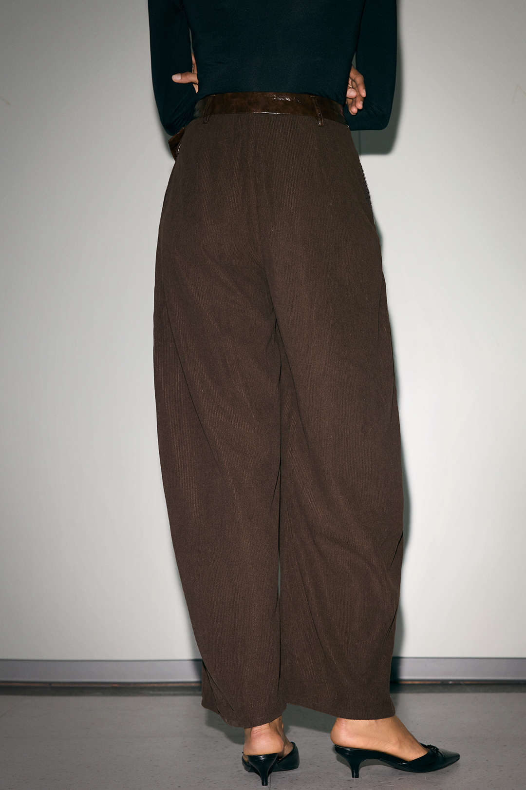 Hose mit weitem Bein, Taschen und Reißverschluss, aus Kunstleder-Patchwork