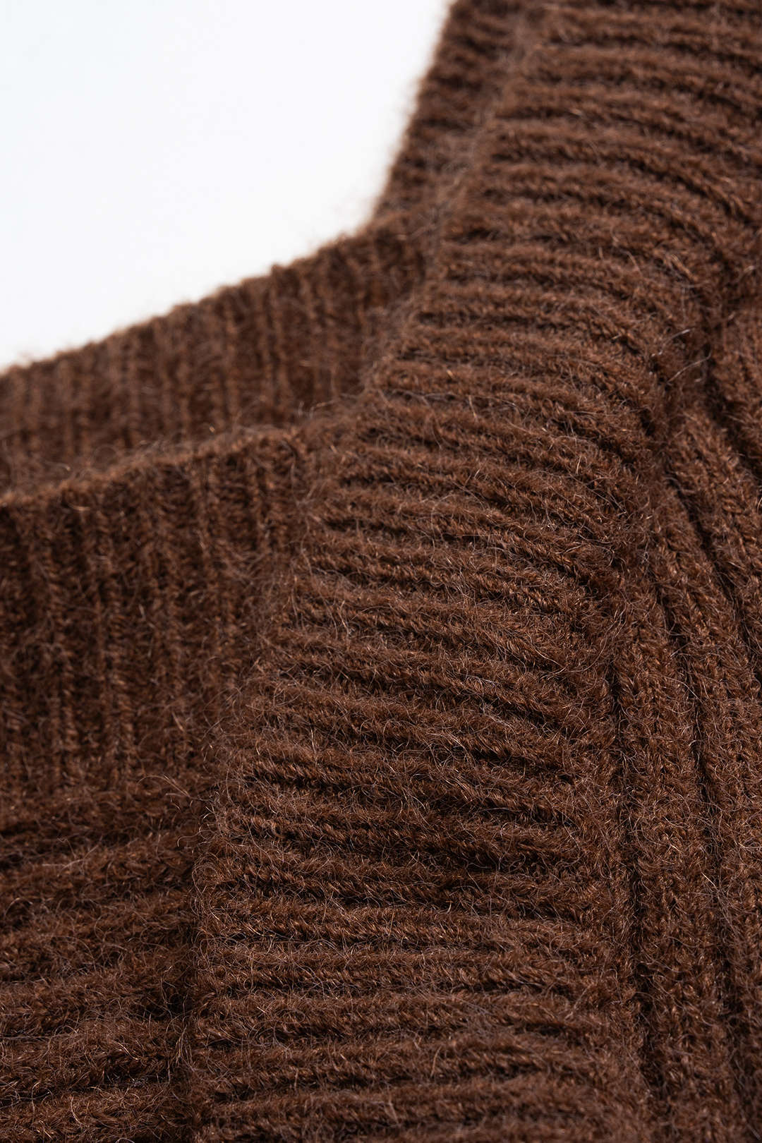Asymmetrisch geripptes Langarm-Strickoberteil