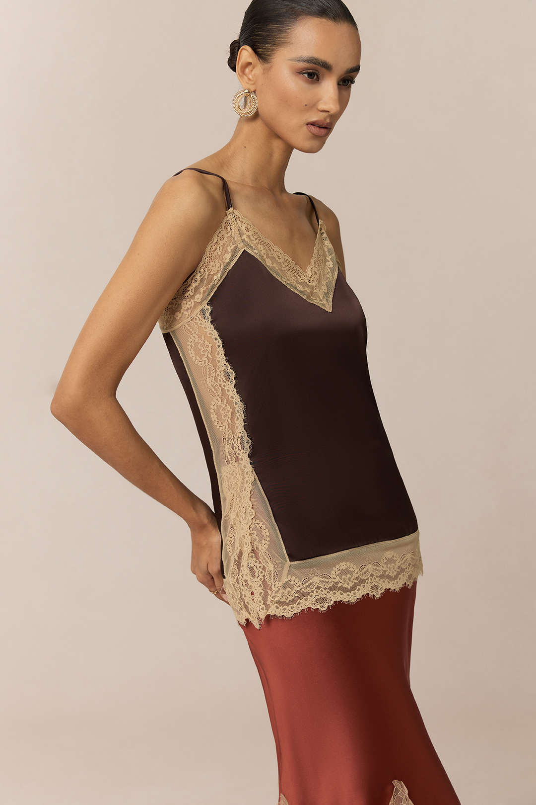 Satin-Patchwork-Camisole mit Spitzenbesatz