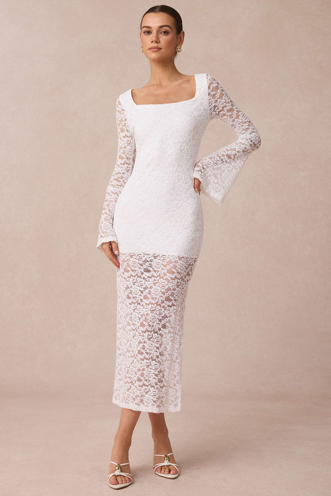 Robe longue à manches longues évasées, en dentelle patchwork et encolure carrée
