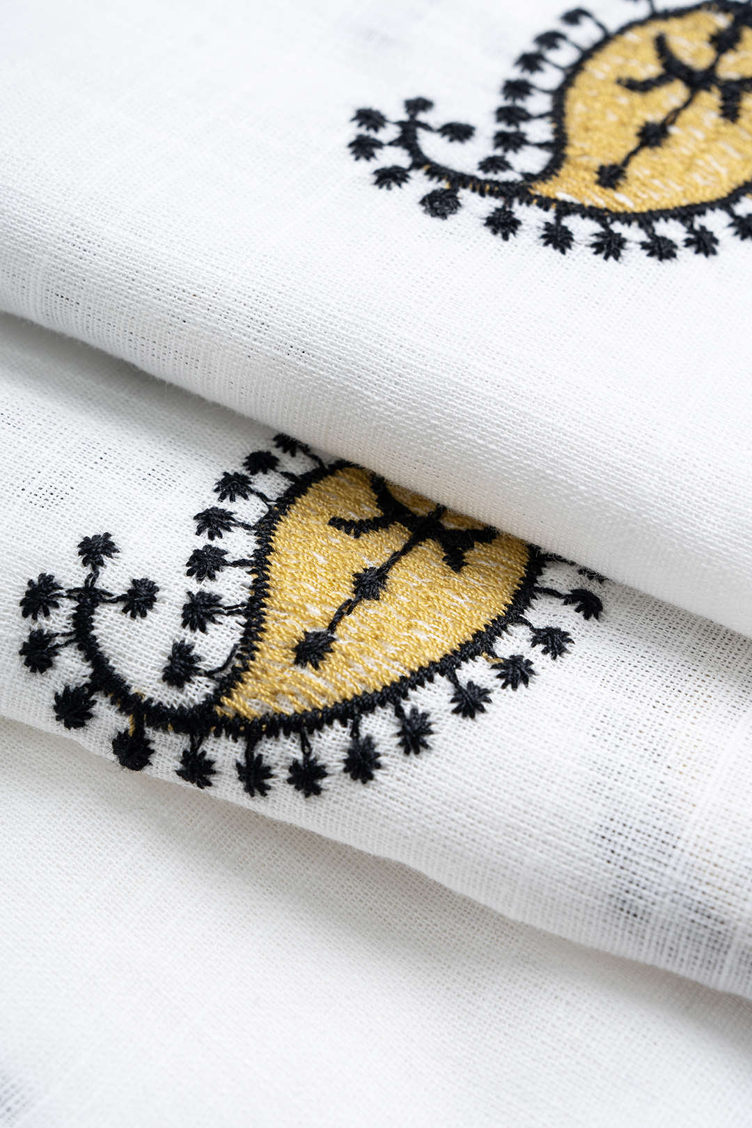 Embroidery Round Neck Long Sleeve Top