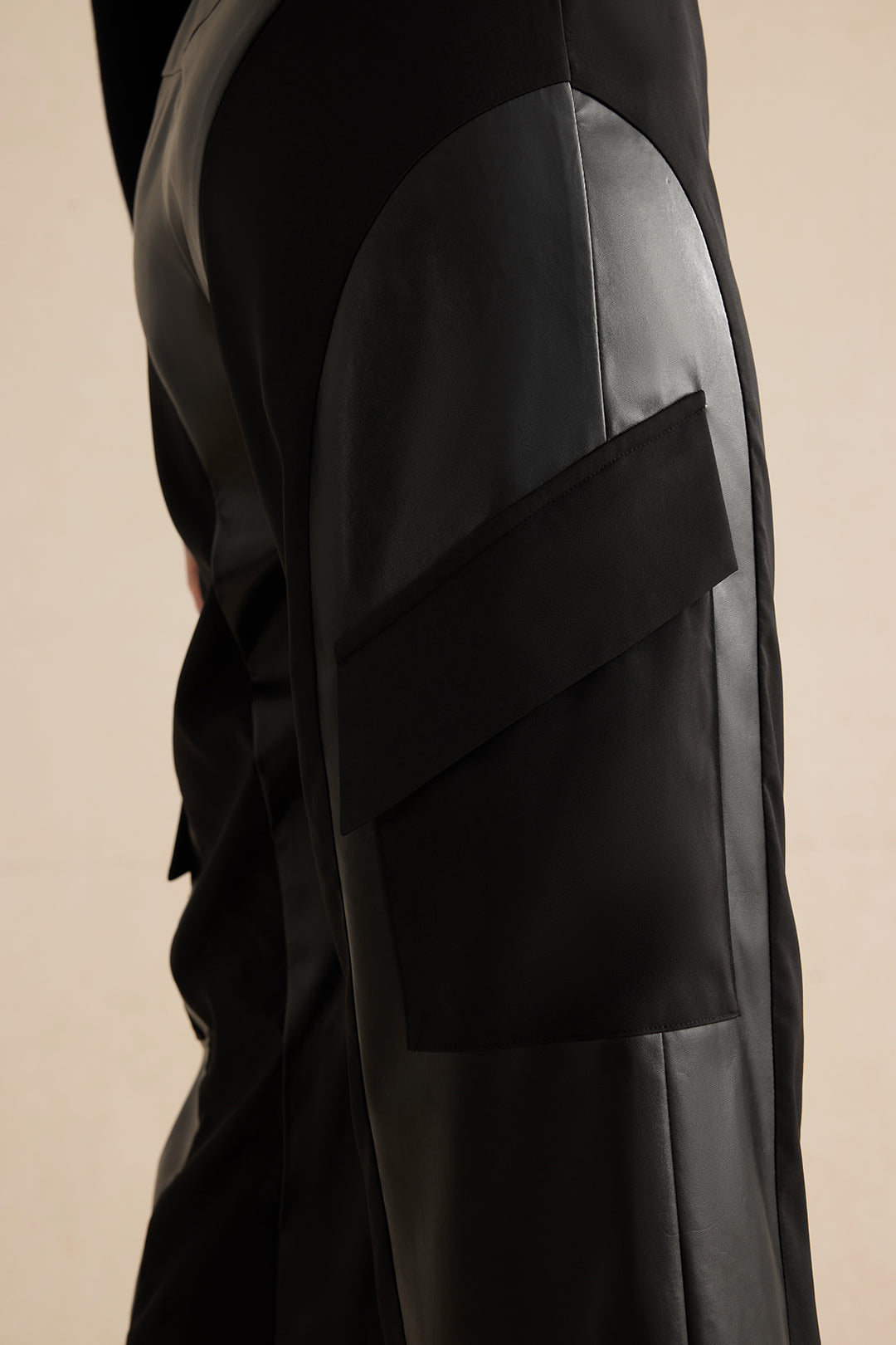 Pantalon patchwork en similicuir
