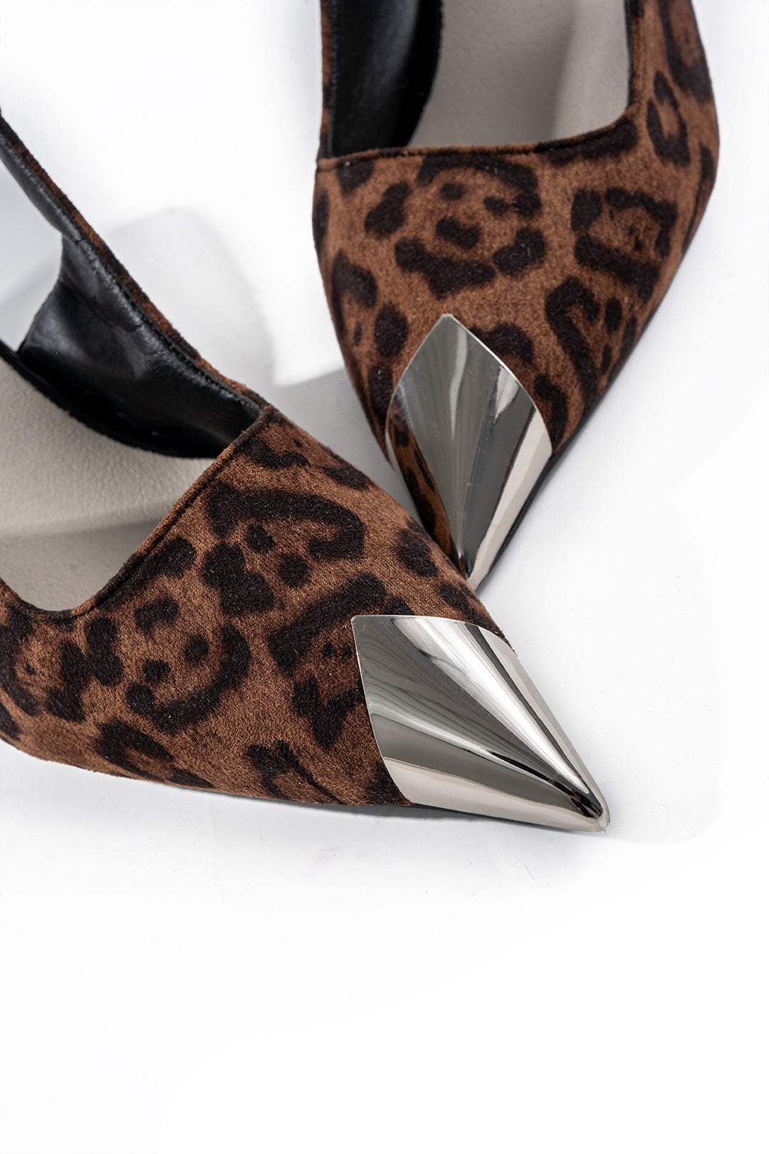 Leoparden-Metallic-Absatzschuhe mit spitzer Zehenpartie