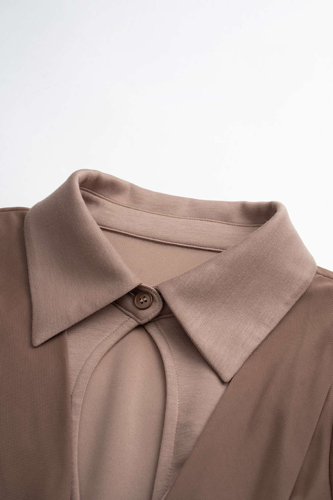 Lange geschnittene Ärmelbluse mit Spitzen-Patchwork