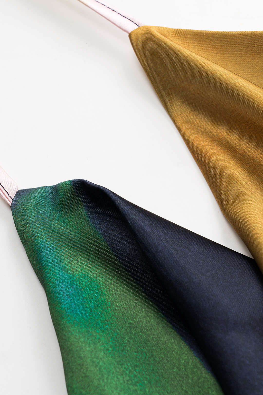 Haut caraco zippé à nouer en satin imprimé ombré