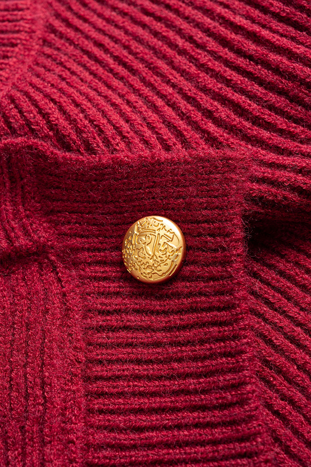 Strickjacke mit Metallic-Knöpfen, asymmetrischem Bindegürtel und Taschen
