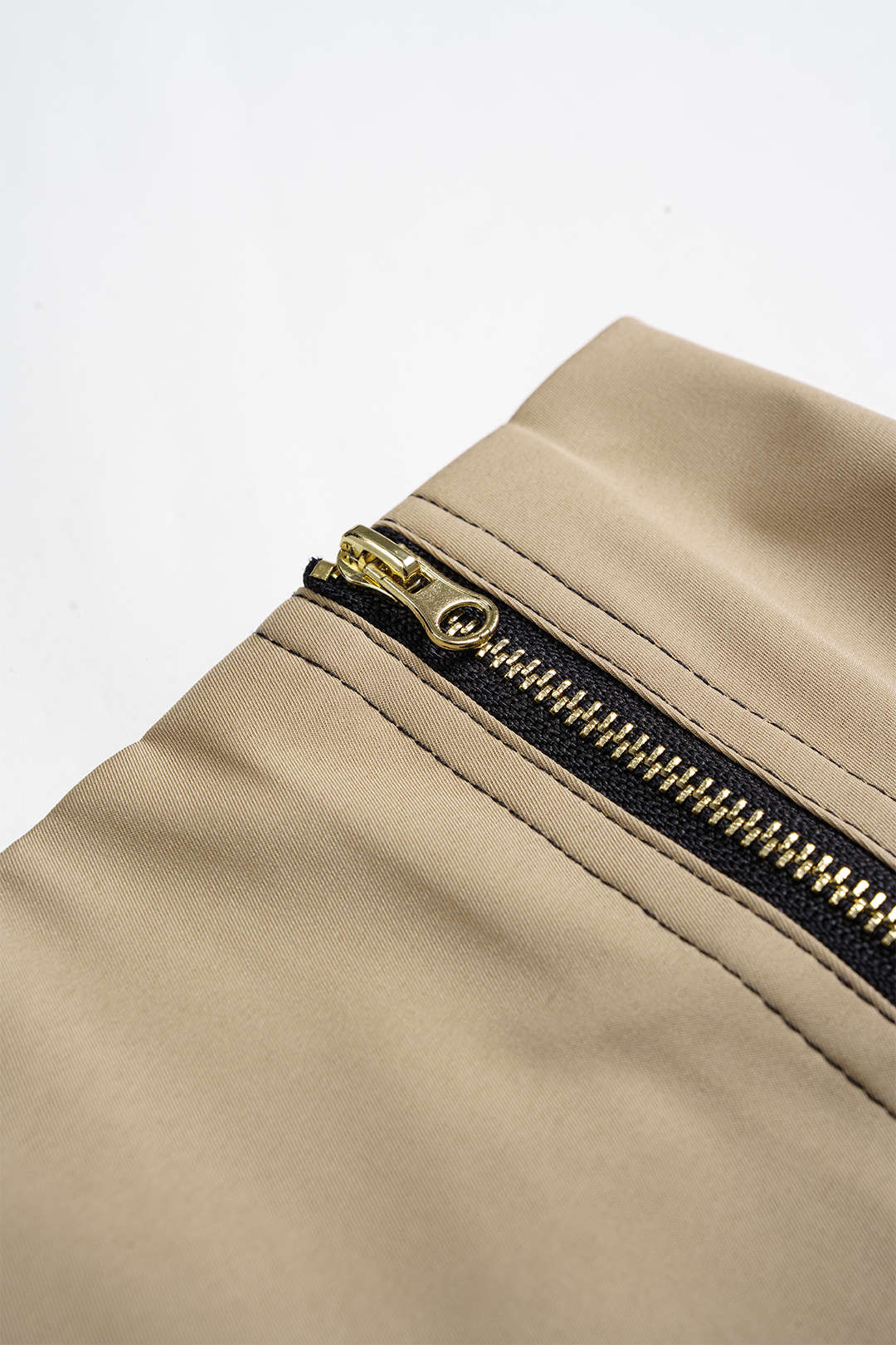 Short taille haute froncé avec fermeture éclair