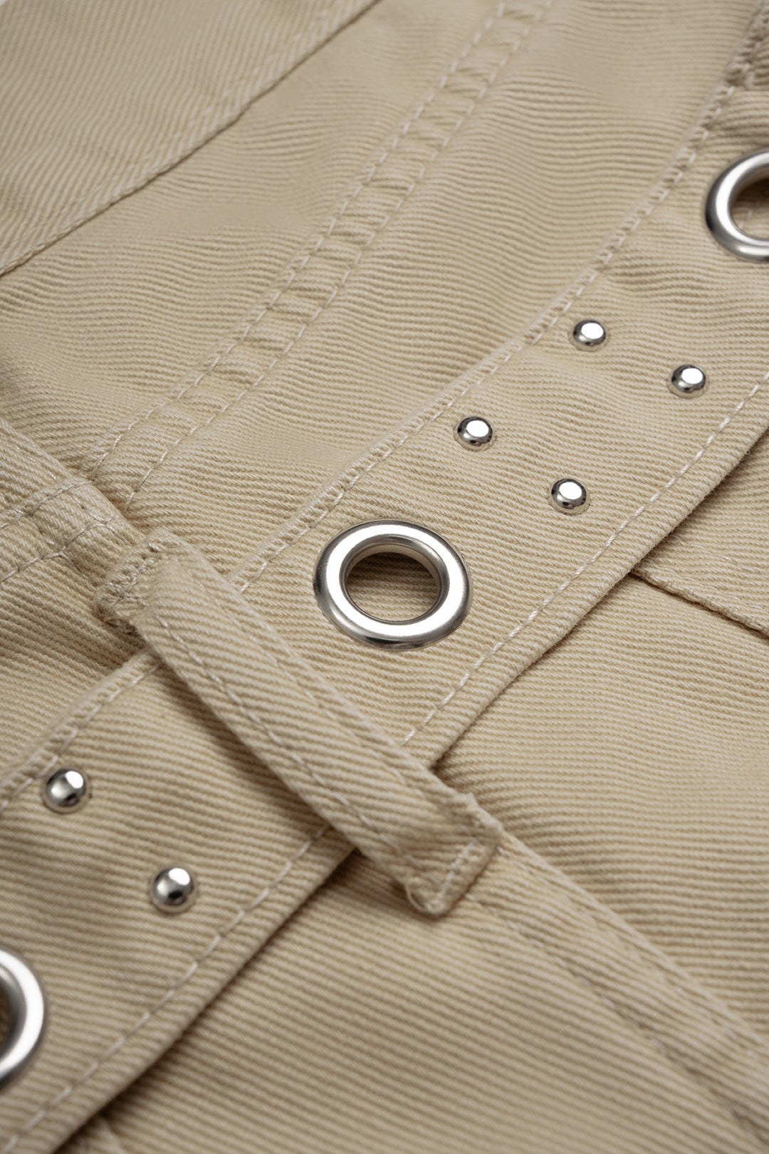 Jeans-Shorts mit Ösen und Taschen