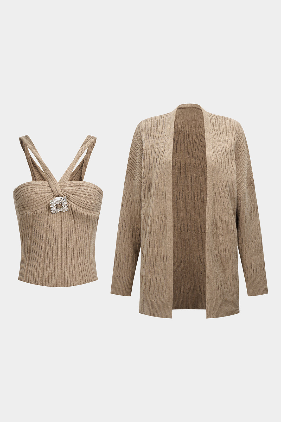 Strick-Camisole und Strickjacke mit Strassdekor, über Kreuz designt