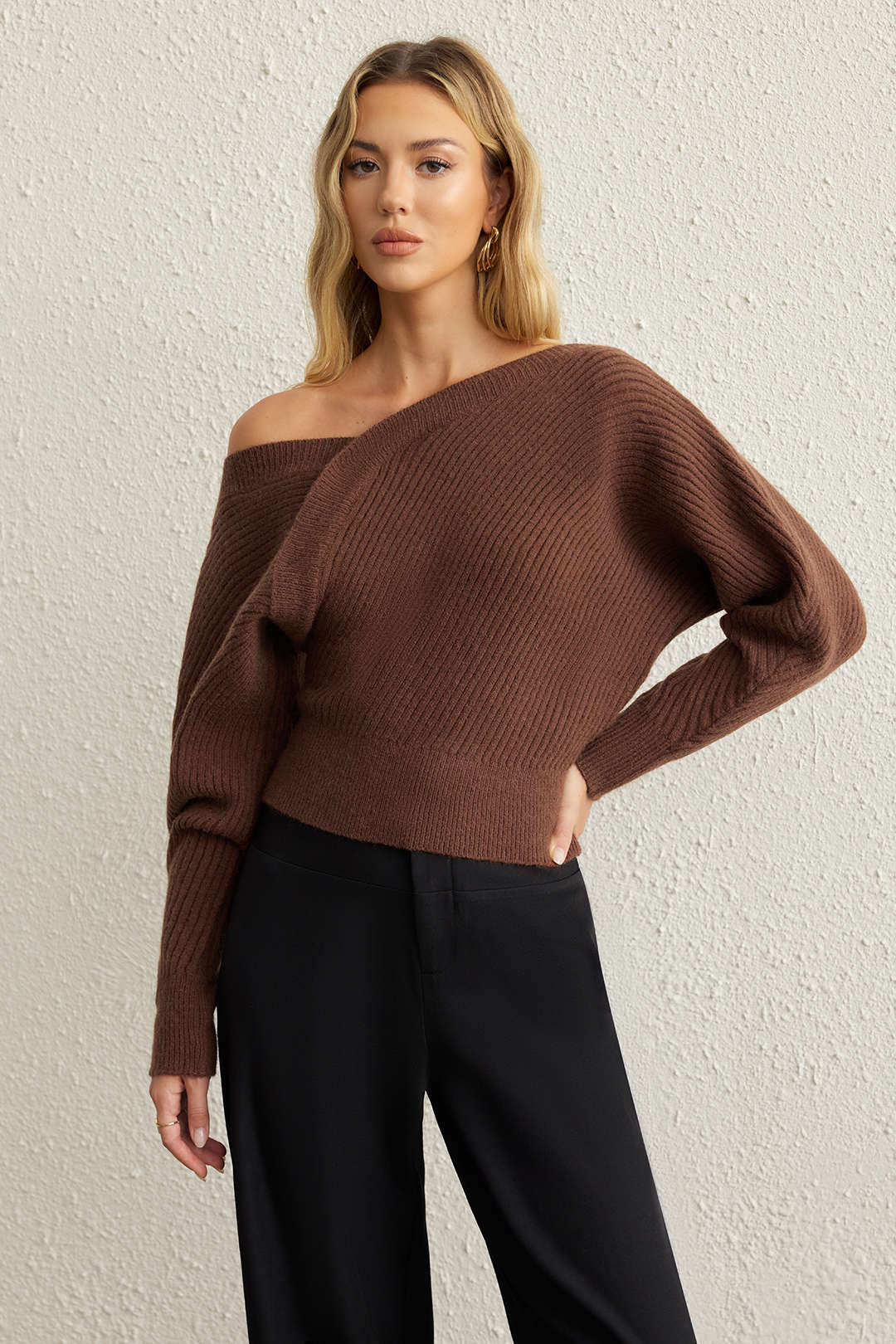 Asymmetrisch geripptes Langarm-Strickoberteil