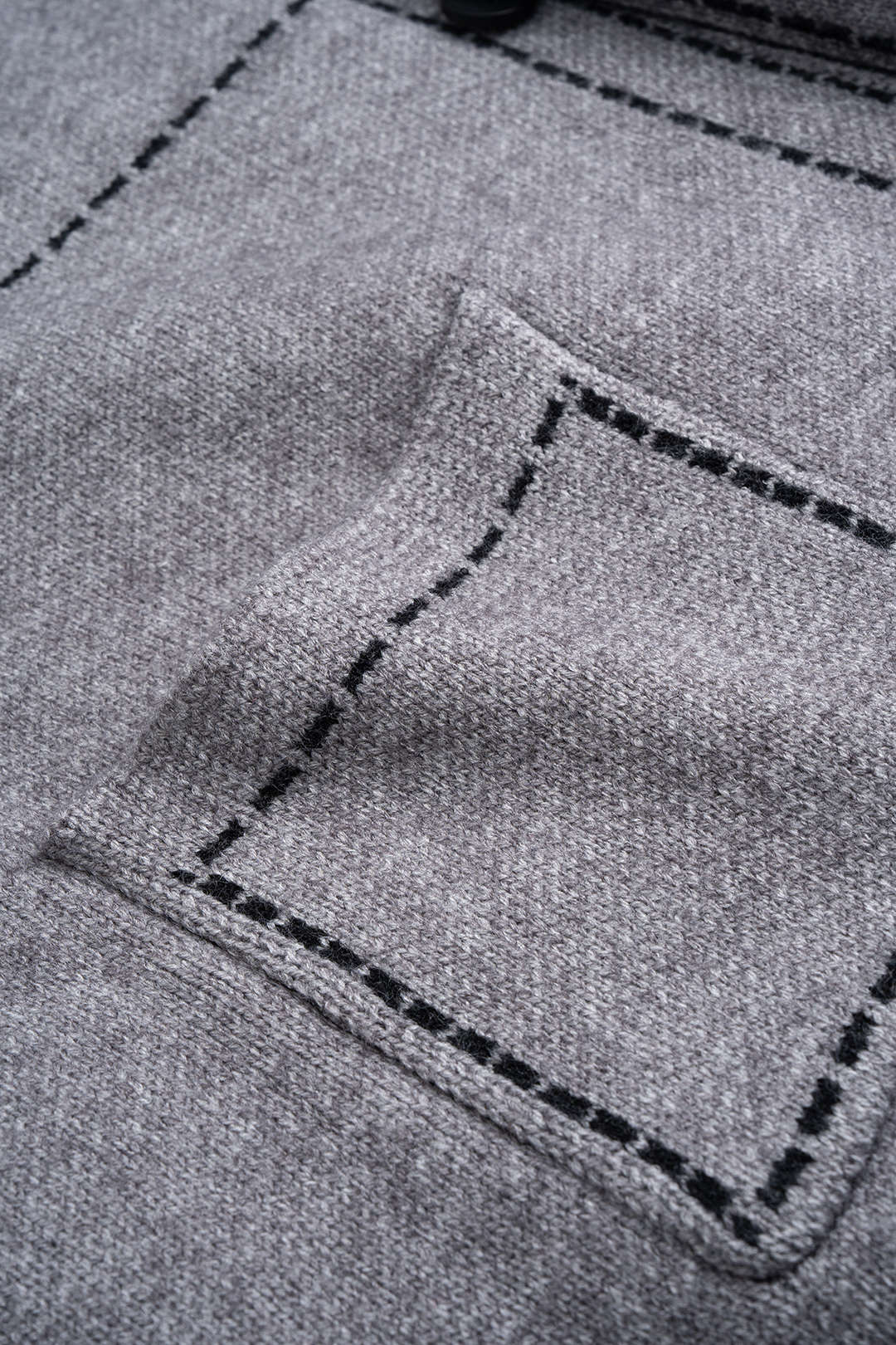 Strickjacke mit Kontrastlinie und Revers