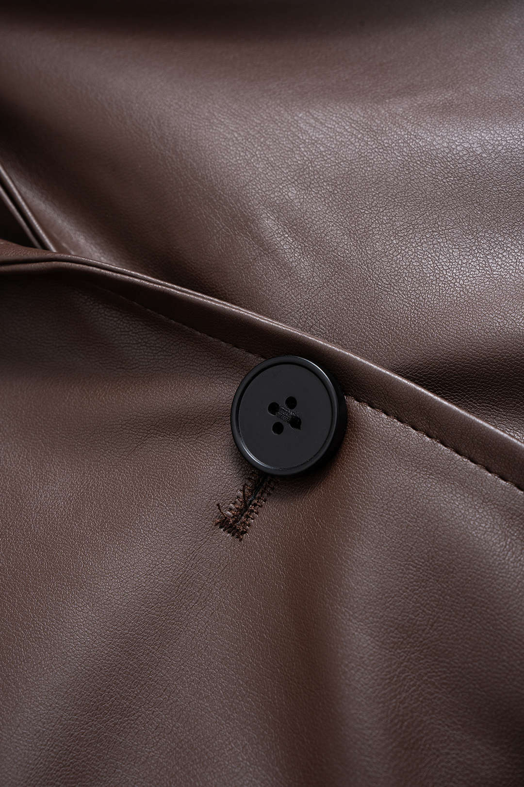 Blazer en similicuir à revers crantés et col en V