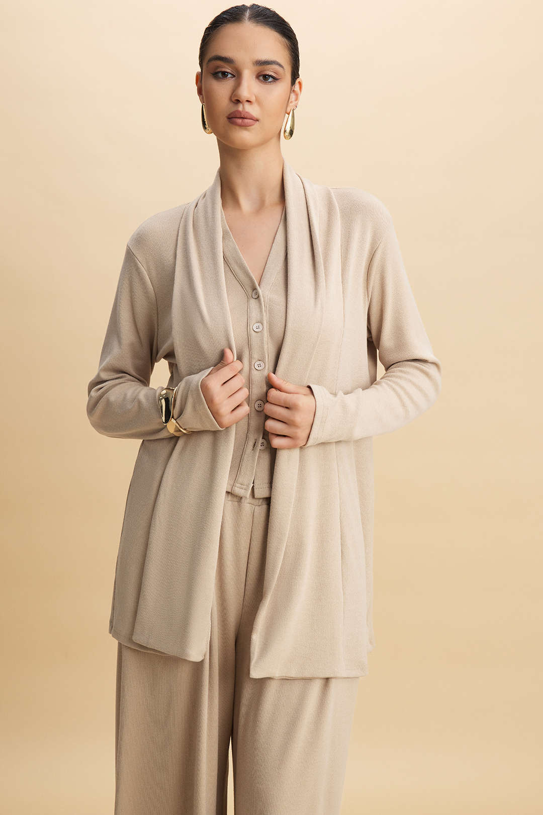 Einfarbiger Long-Cardigan, Neckholder-Cami-Top mit Raffung und Hose mit weitem Bein Set