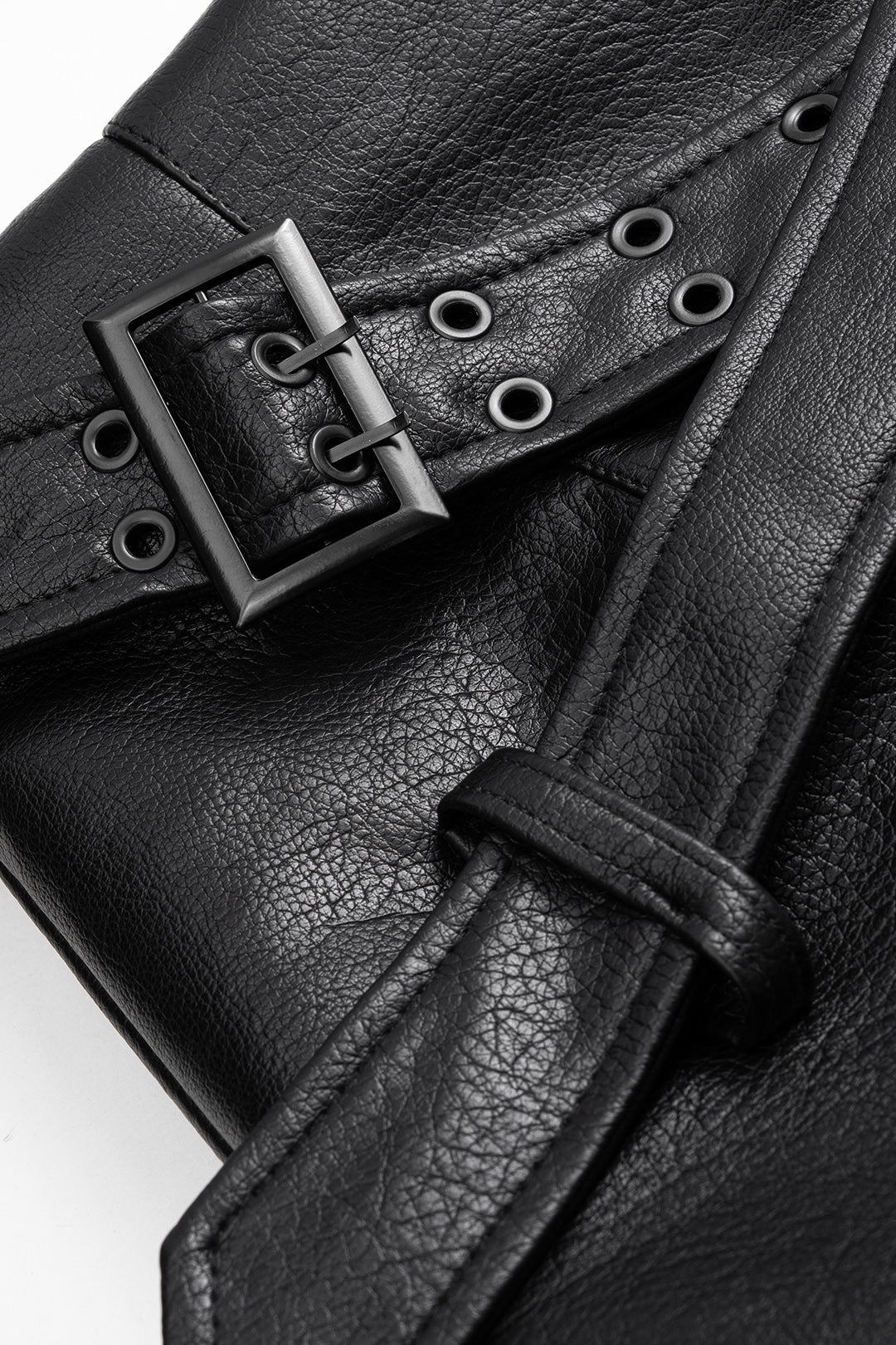 Asymmetrischer Midirock aus Kunstleder-Patchwork