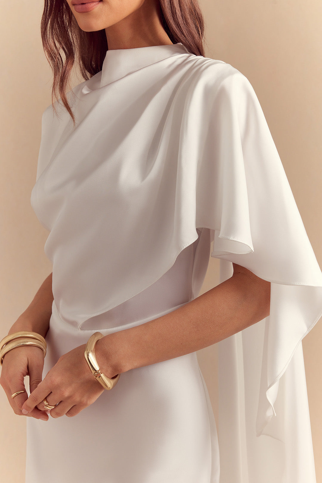 Robe Courte Asymétrique en Satin Froncée sans Manches à Fermeture Éclair