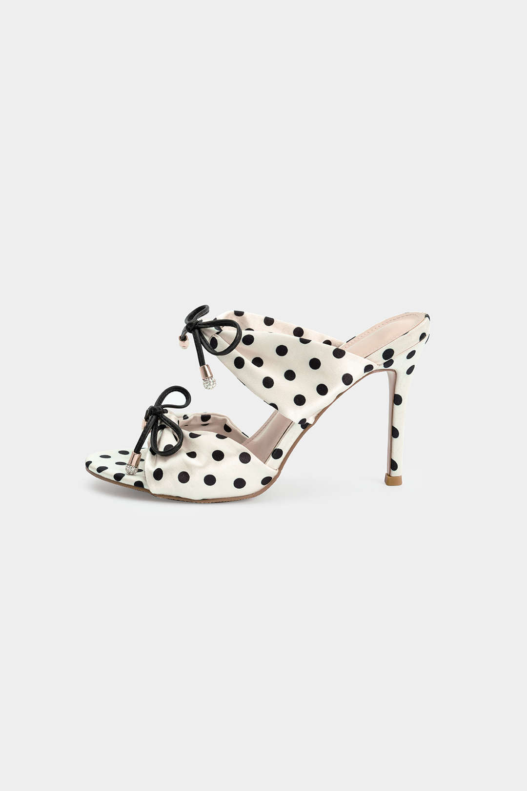 Gepunktete Schleifen-Sandalen mit offener Spitze