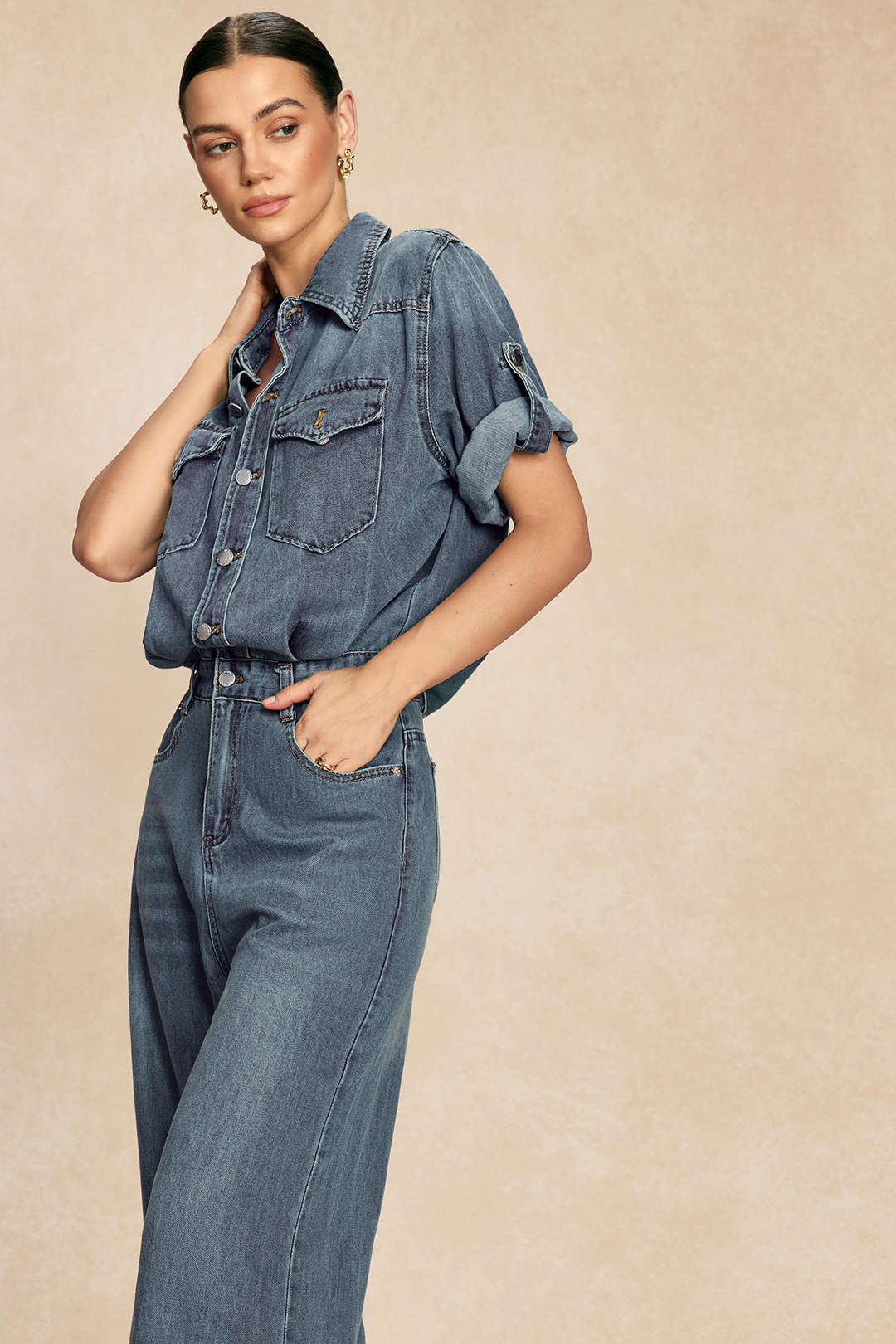 Denim-Overall mit Revers, kurzen Ärmeln und geradem Bein