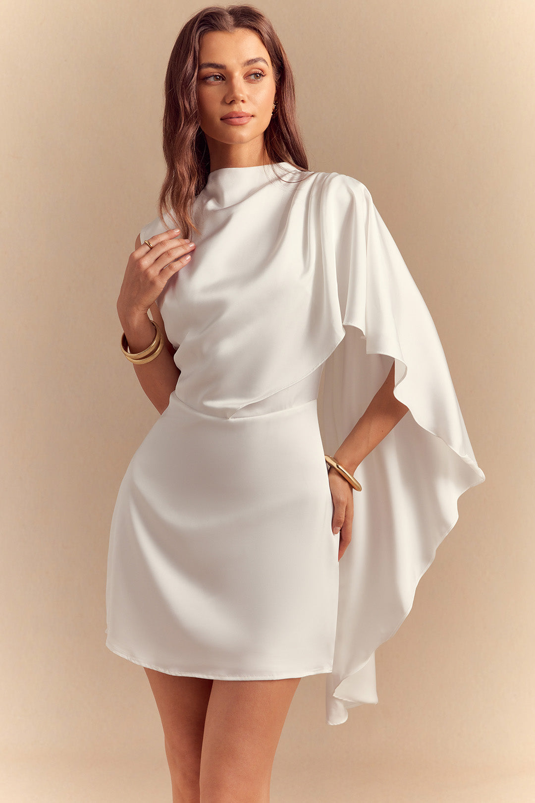 Robe Courte Asymétrique en Satin Froncée sans Manches à Fermeture Éclair