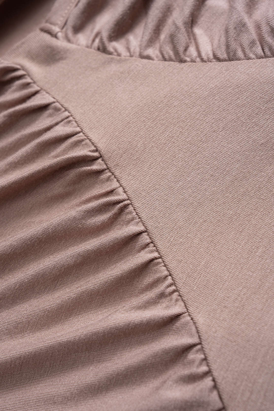 Robe longue froncée à manches chauve-souris et col en V