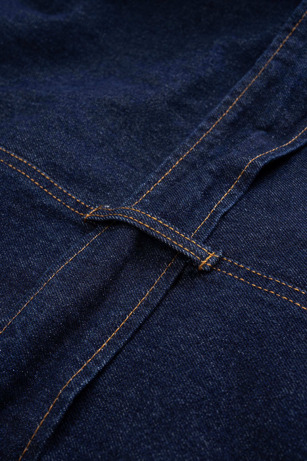 Jeans-Outerwear mit Gürtel und asymmetrischem Schnitt