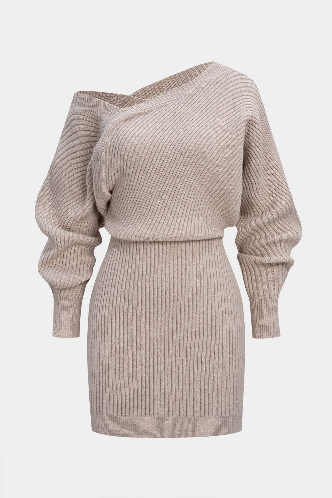 Geripptes Mini-Strickkleid mit asymmetrischem Ausschnitt und langen Ärmeln