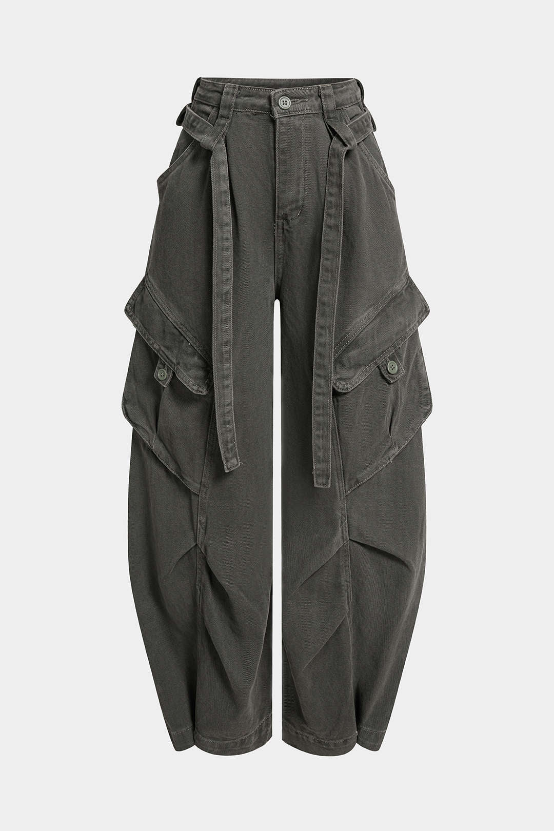 Jeans mit weitem Bein, Gürtel und Taschen aus Denim