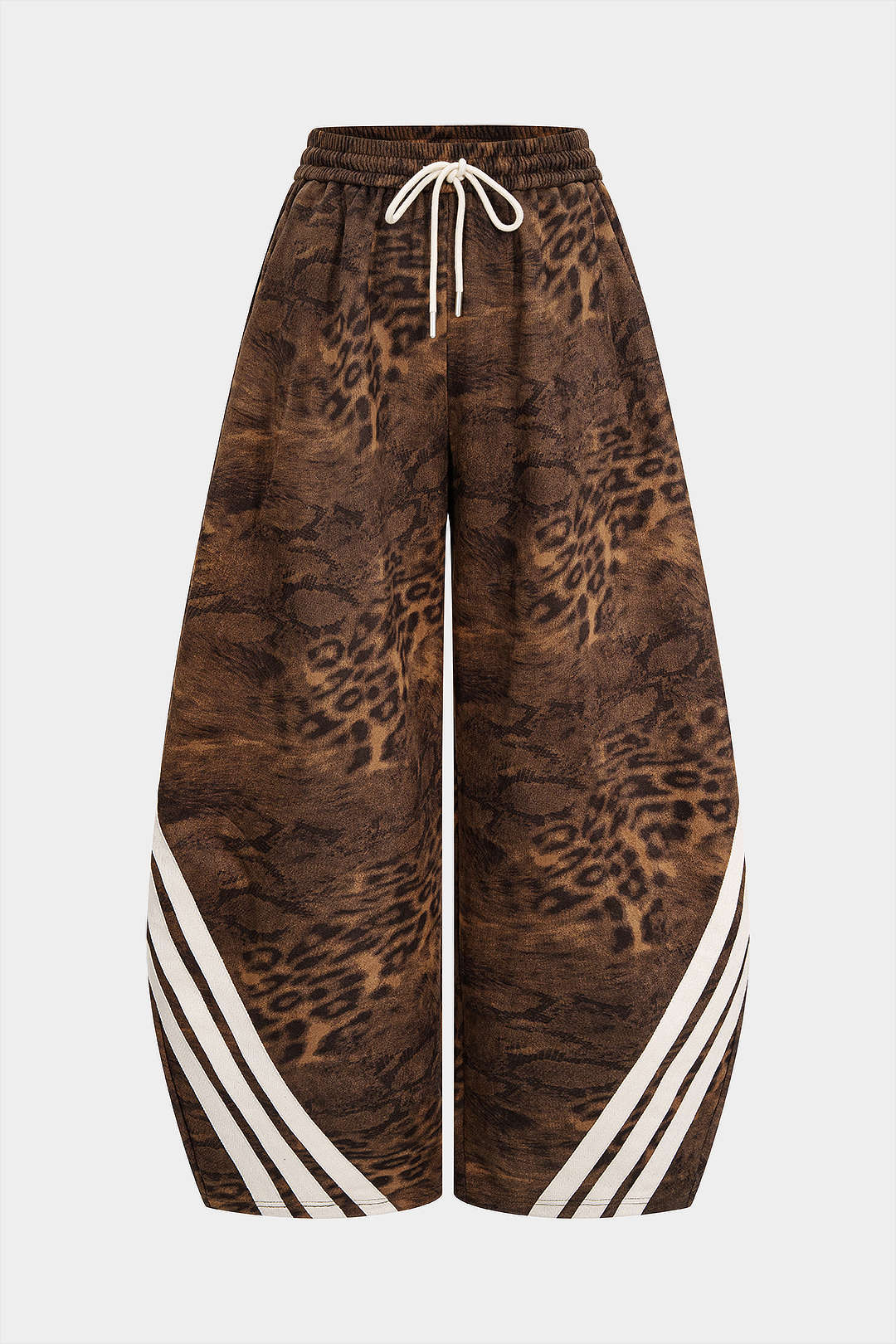 Wildlederhose mit Leopardenmuster und weitem Bein
