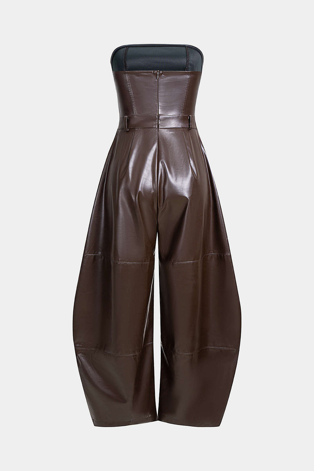 Trägerloser Jumpsuit aus Kunstleder mit Raffungen
