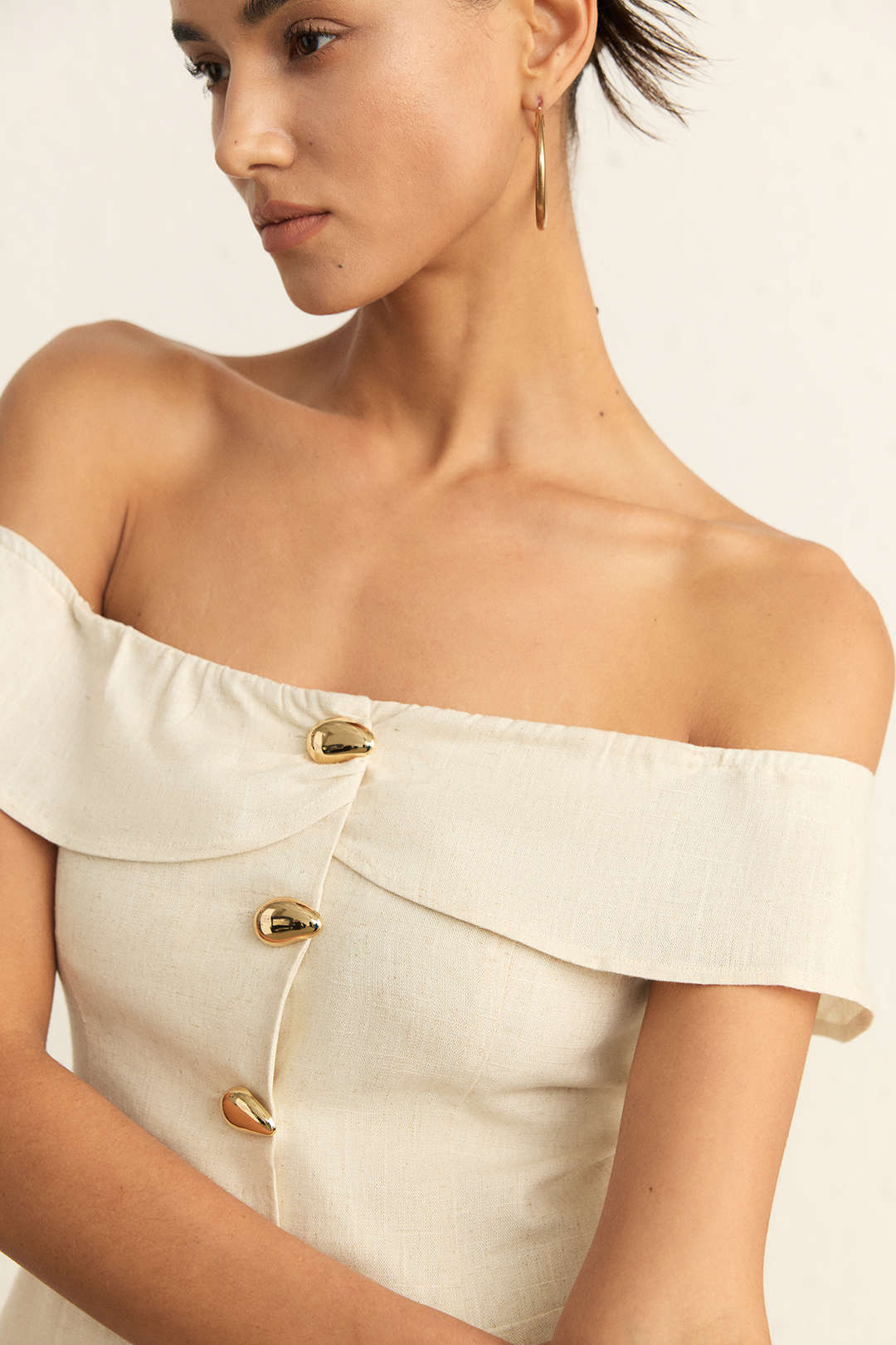 Linen Metallic Button Off-Shoulder Sleeveless Top