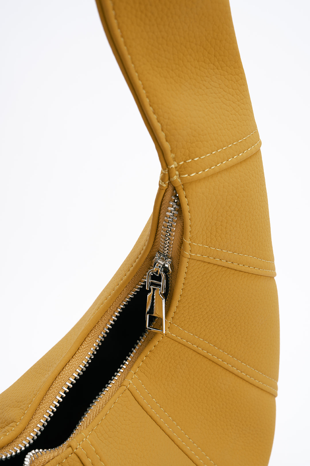Solid Seamdetail Zipper Shoulder Bag