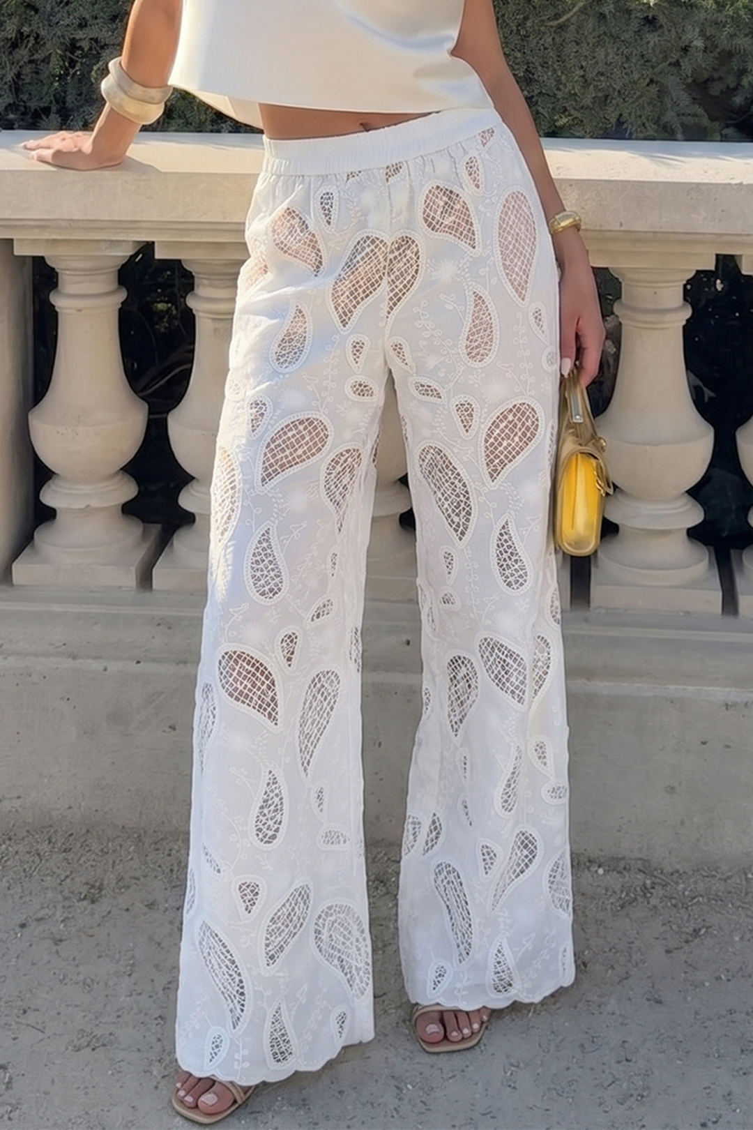 Bestickte Hose mit geradem Bein und Aussparungen