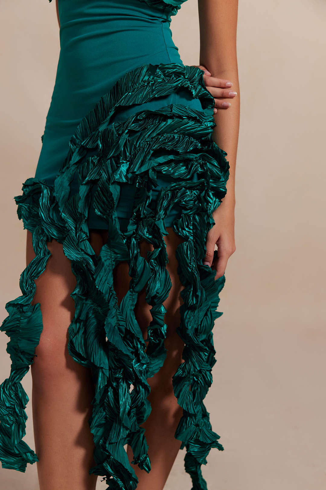 Robe midi bustier à volants et franges