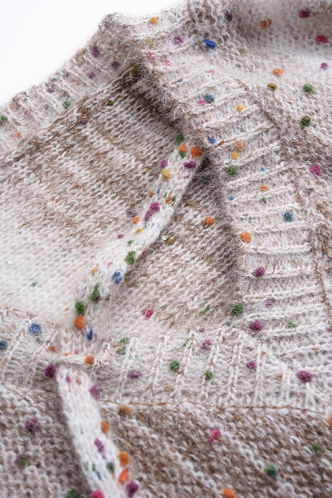 Knit Contrast V-Neck Long-Sleeve Top