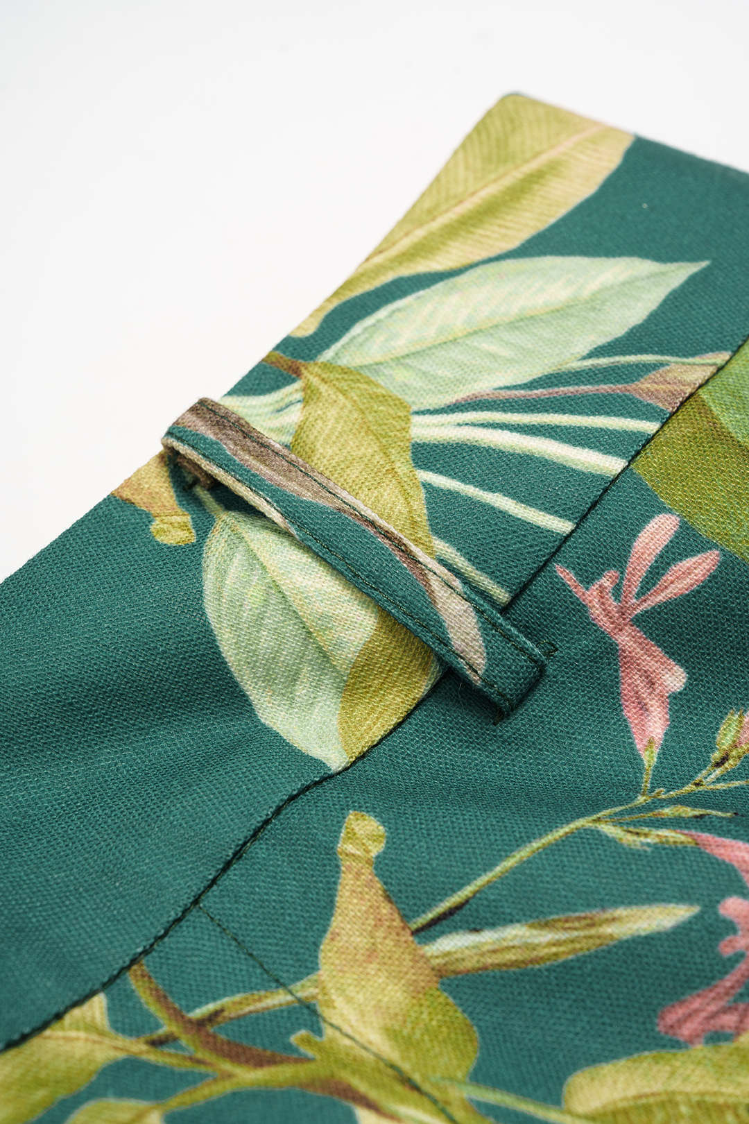 Shorts mit Blättermuster, hoher Taille und weitem Bein