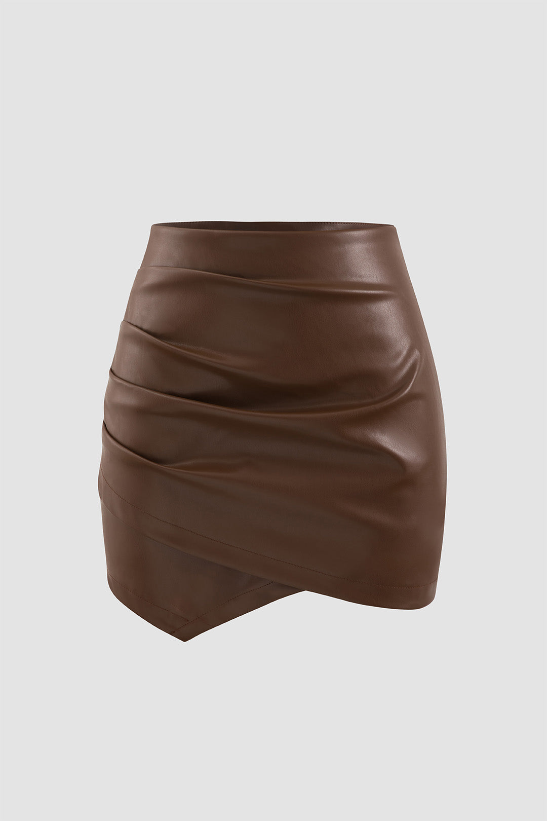 Mini-jupe asymétrique en similicuir ruché
