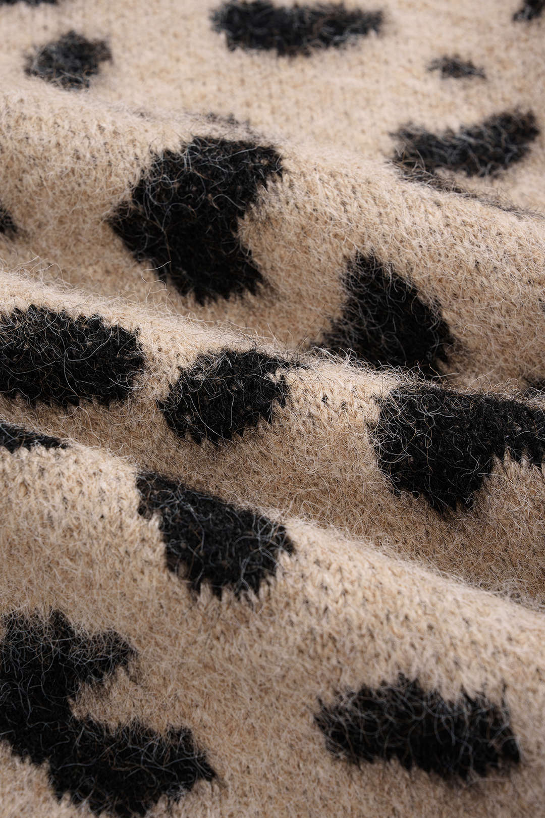 Strick-Leopardenmuster-Cardigan mit Knöpfen und Minirock-Set