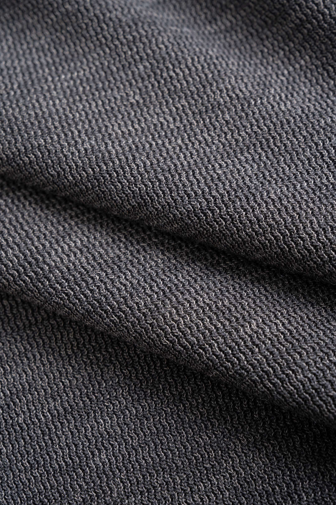 Midi-Kleid mit Revers, Rüschensaum und ausgestellten Ärmeln
