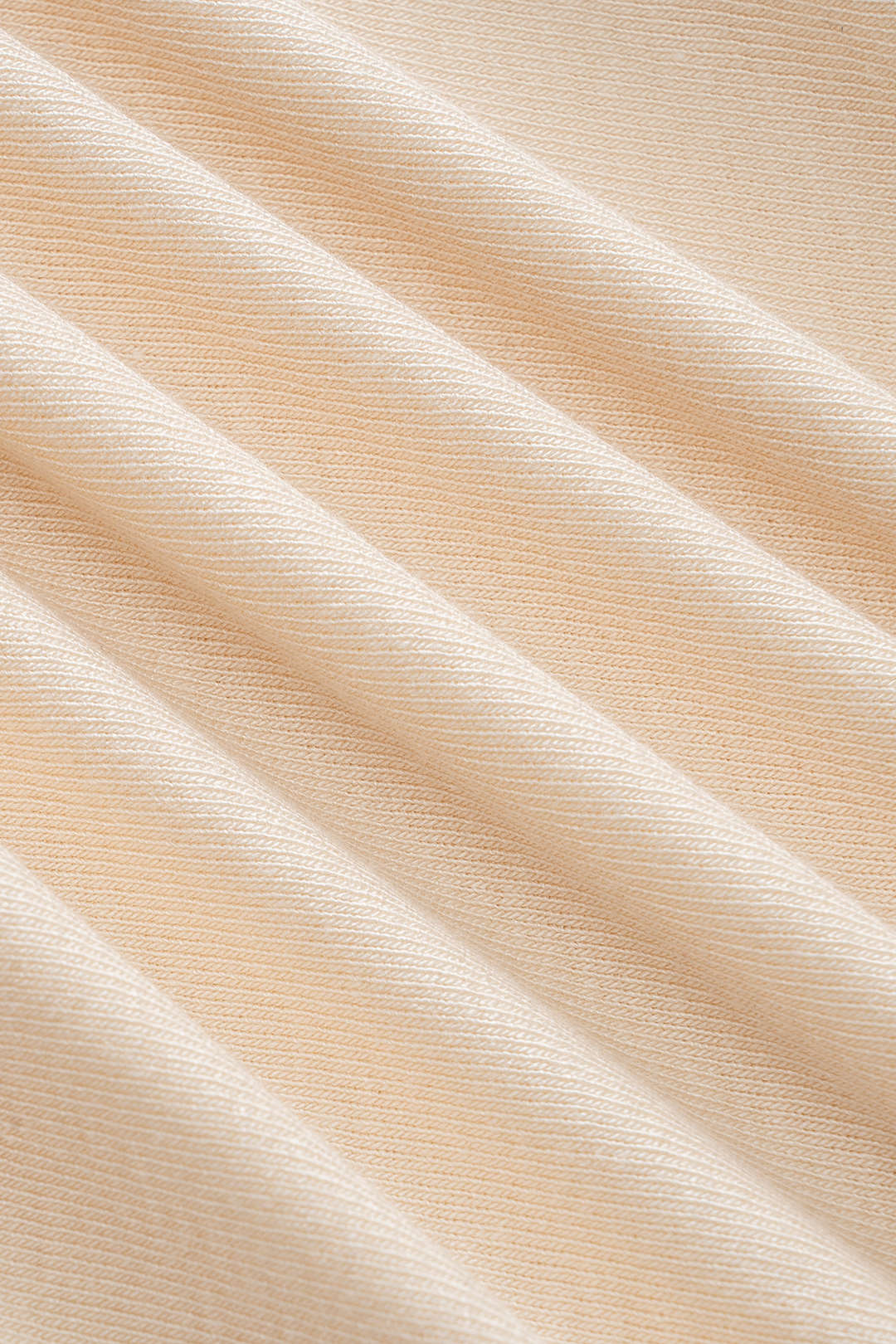 Robe mi-longue froncée asymétrique à découpes