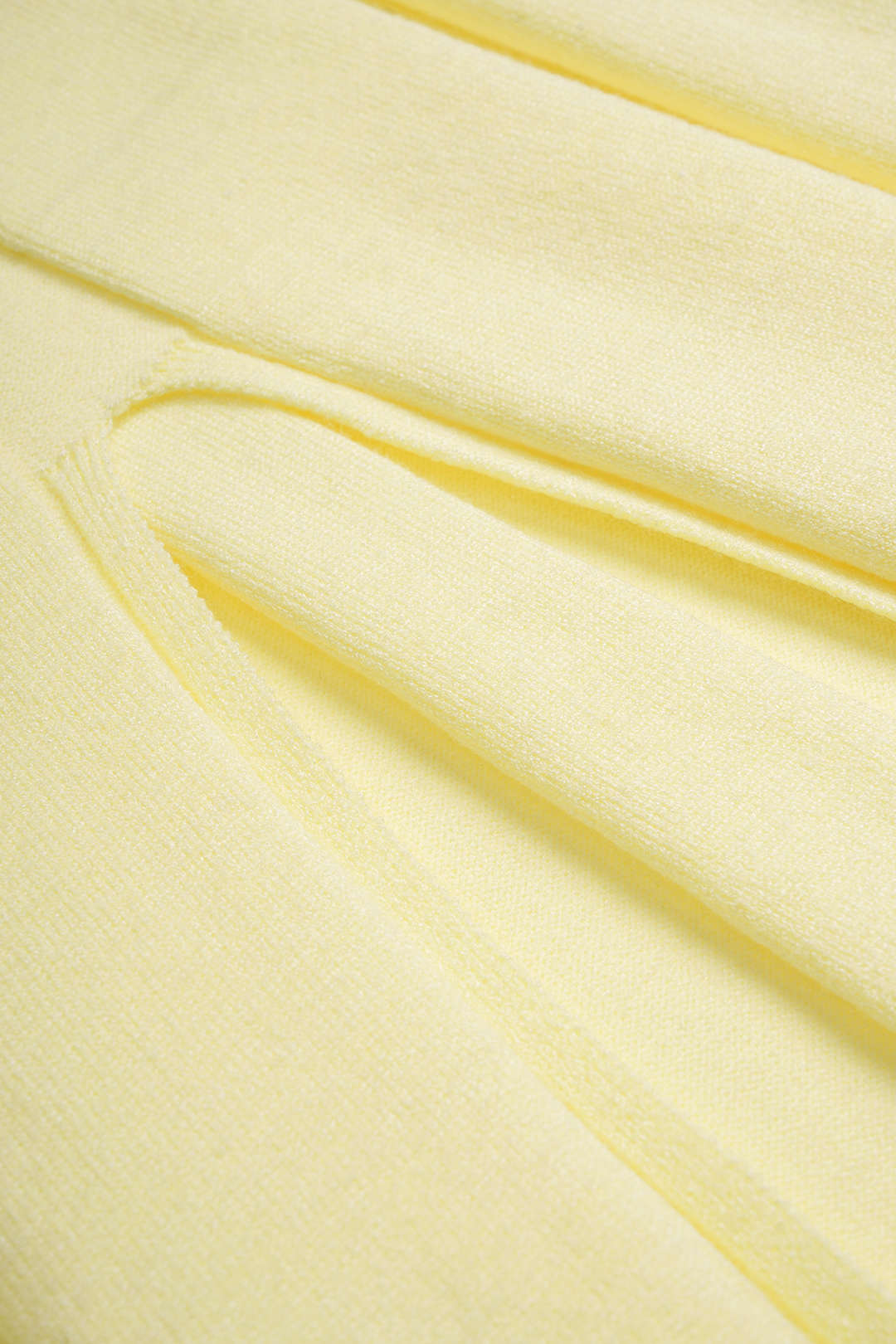 Gestricktes Maxikleid mit V-Ausschnitt und kurzen Ärmeln