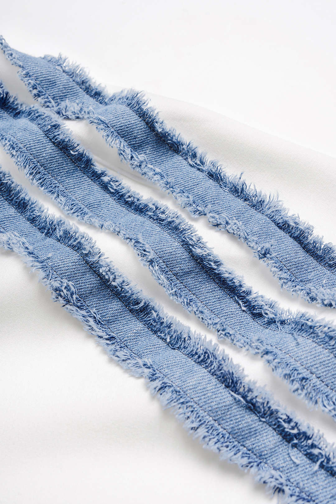 Gestreifte Patchwork-Jeanshose mit weitem Bein und Bindeband